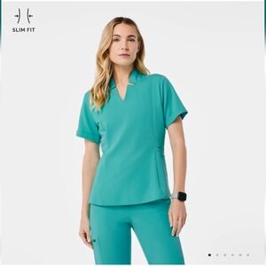 Inala Slim Scrub Top XS  & Zamora - Jogger Scrub Pant™ XS regular ..Oasis color